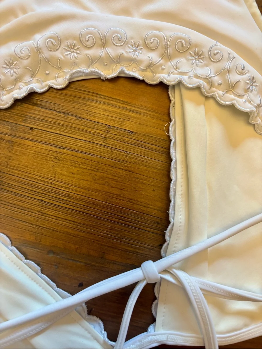 NWOT Frankie’s bikinis white embroidered swim top